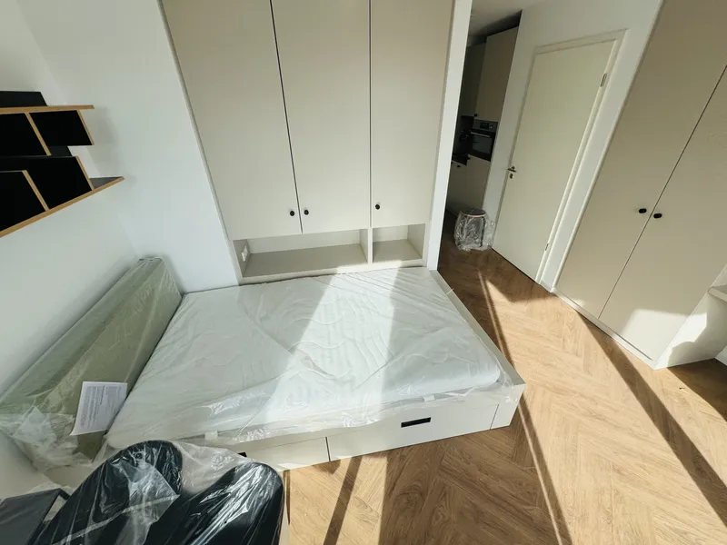 Möbliertes modernes Studio mit EBK, Abstellkammer und Balkon! In Adlershof! — photo 1